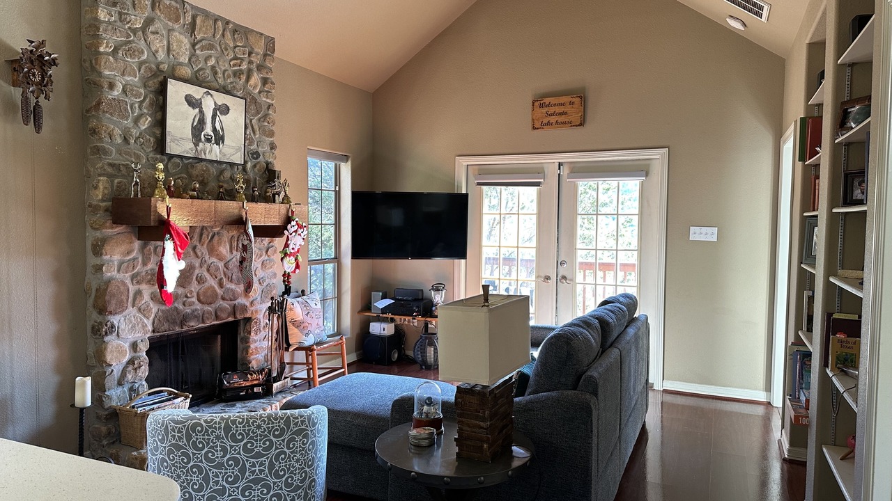 Photo of Livingroom in Canyon Lake