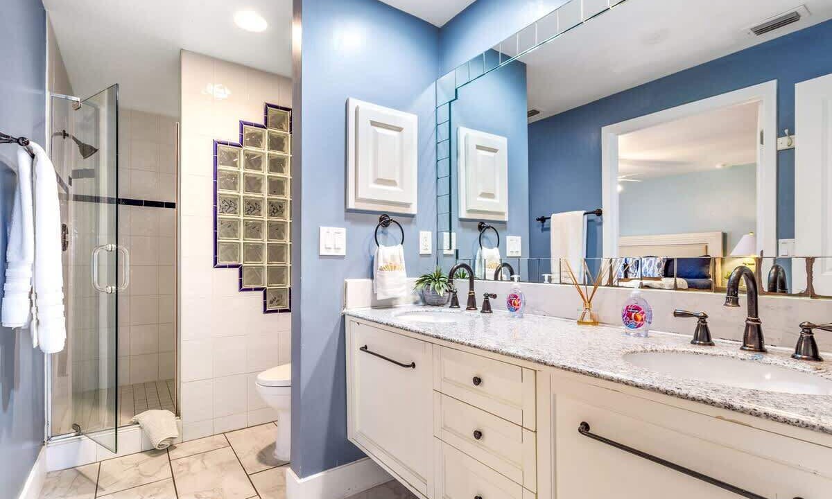 Photo of Bathroom in Bay Esplanade