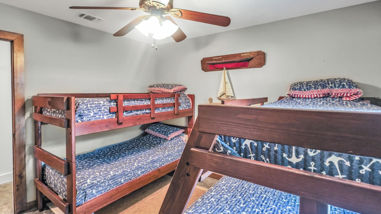 Photo of Bedroom in Daisy
