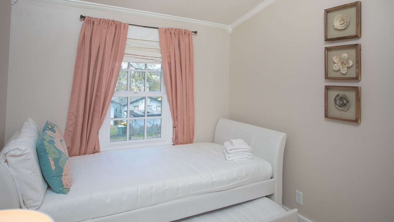 Photo of Bedroom in Beach Institute