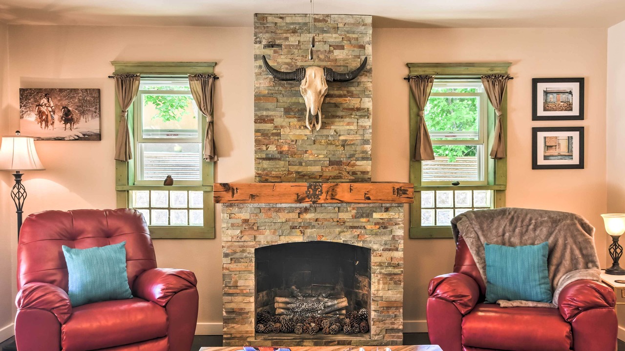 Photo of Livingroom in Taos