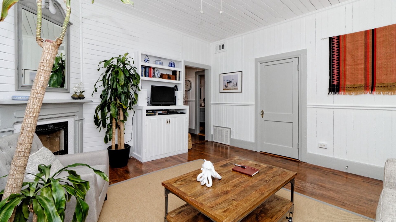 Photo of Livingroom in Beach Institute