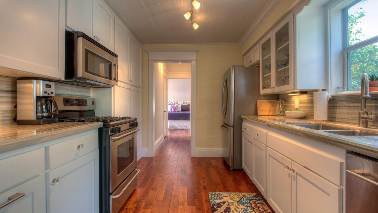 Photo of Kitchen in East Cesar Chavez