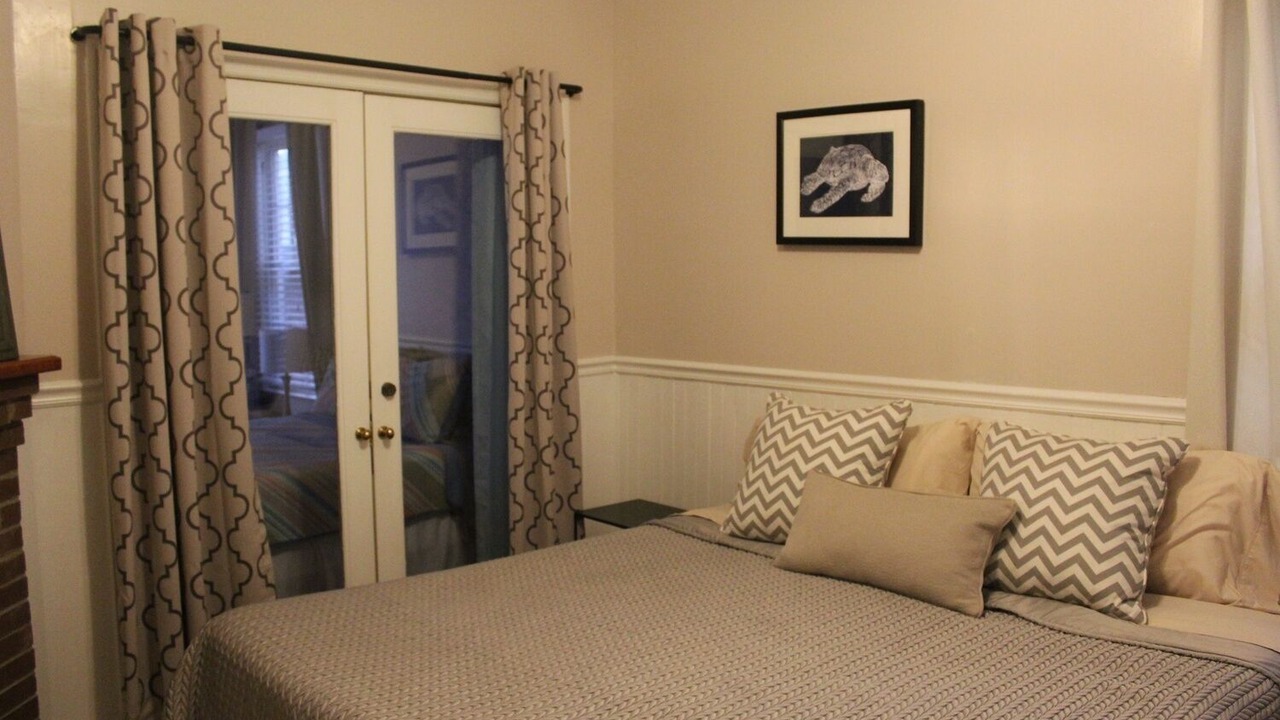 Photo of Bedroom in Beach Institute