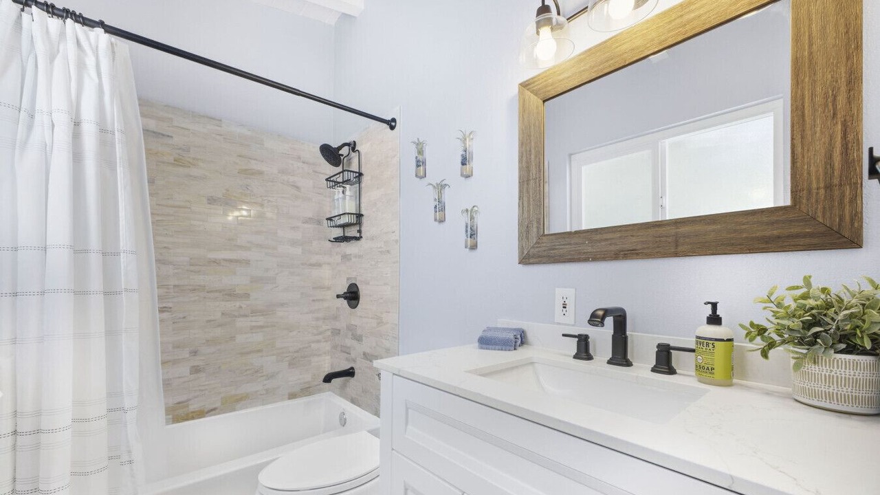 Photo of Bathroom in Cardiff-by-the-Sea