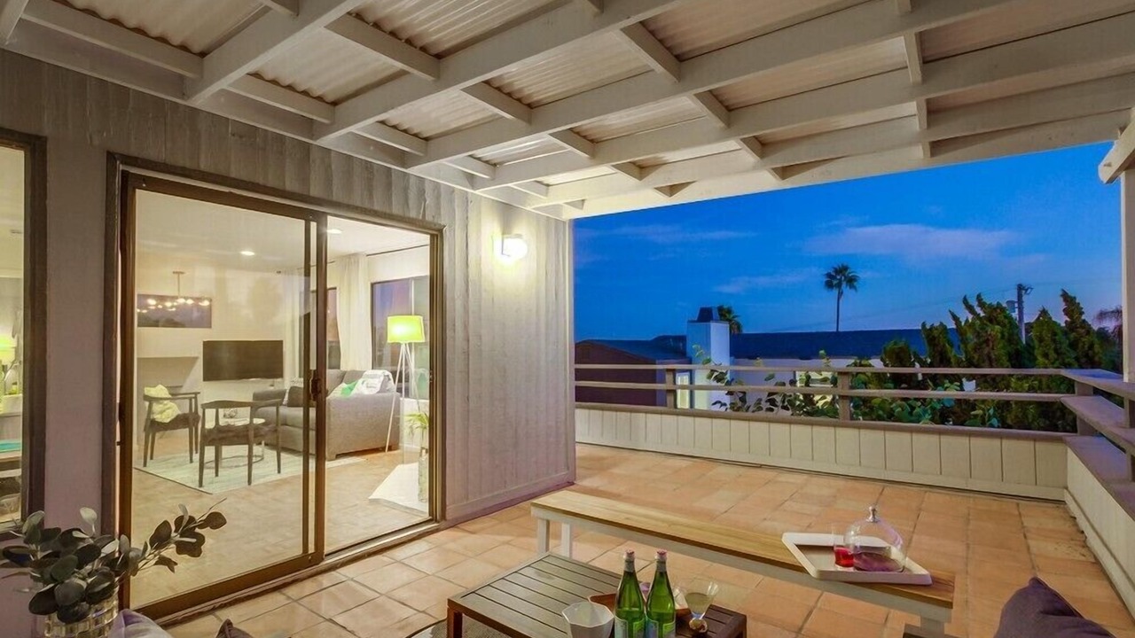 Photo of Livingroom in North Pacific Beach