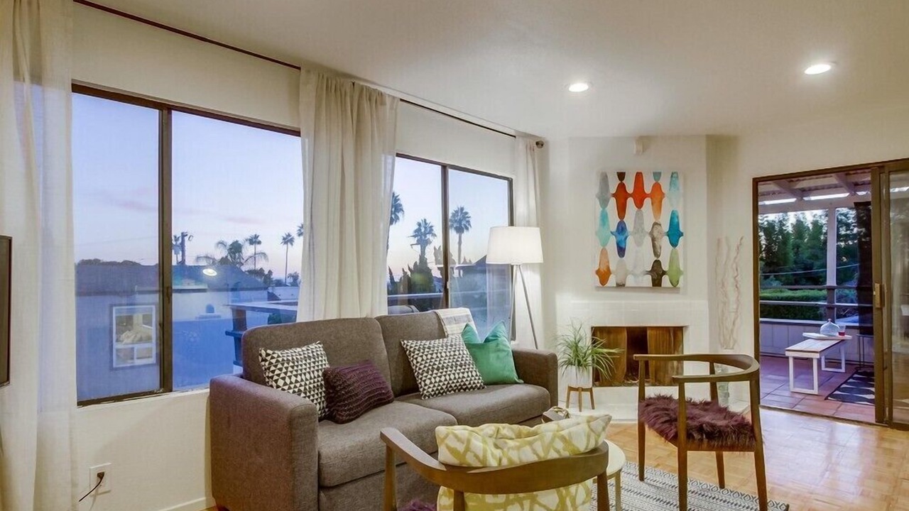 Photo of Livingroom in North Pacific Beach