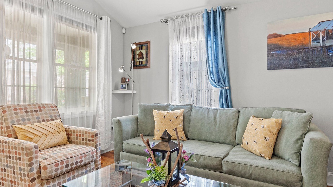 Photo of Livingroom in Beach Institute
