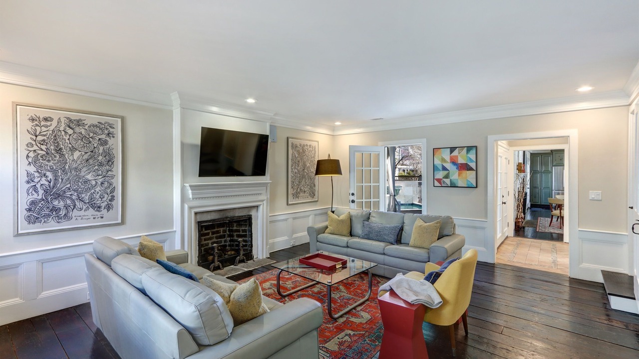 Photo of Bedroom in Historic District - North
