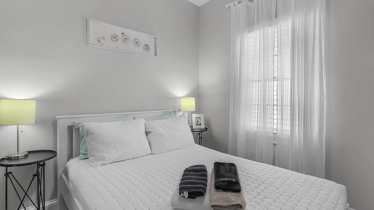Photo of Bedroom in Beach Institute