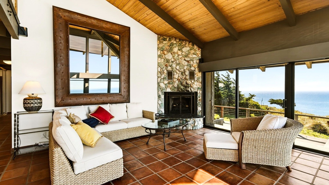 Photo of Livingroom in Gualala