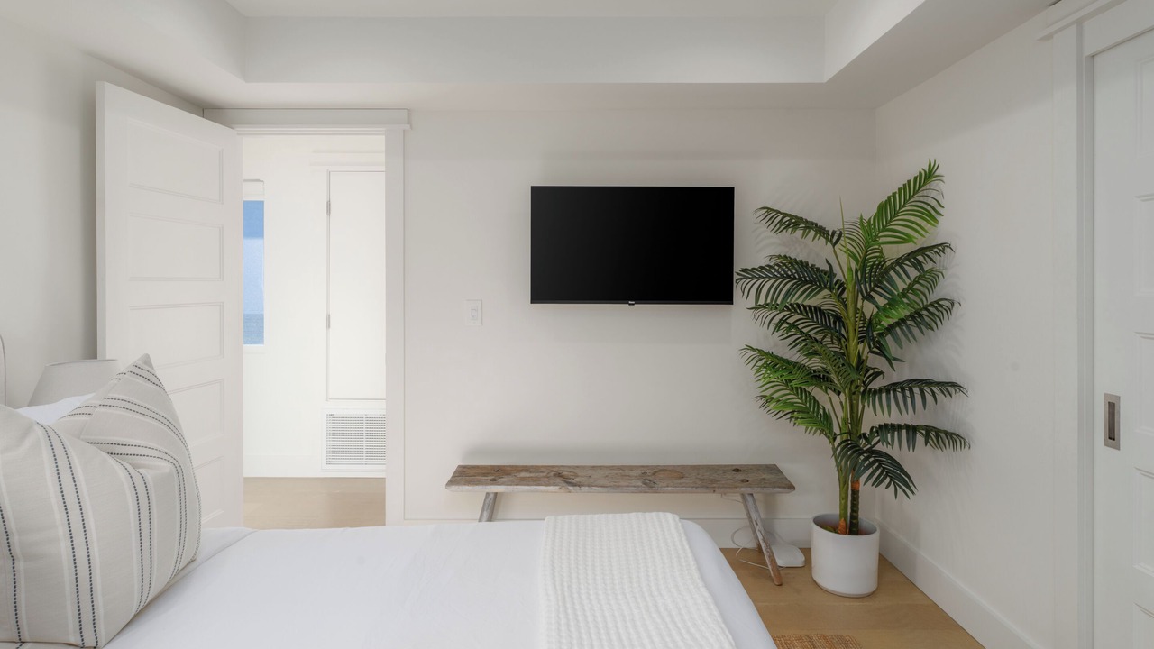 Photo of Bedroom in La Jolla Mesa