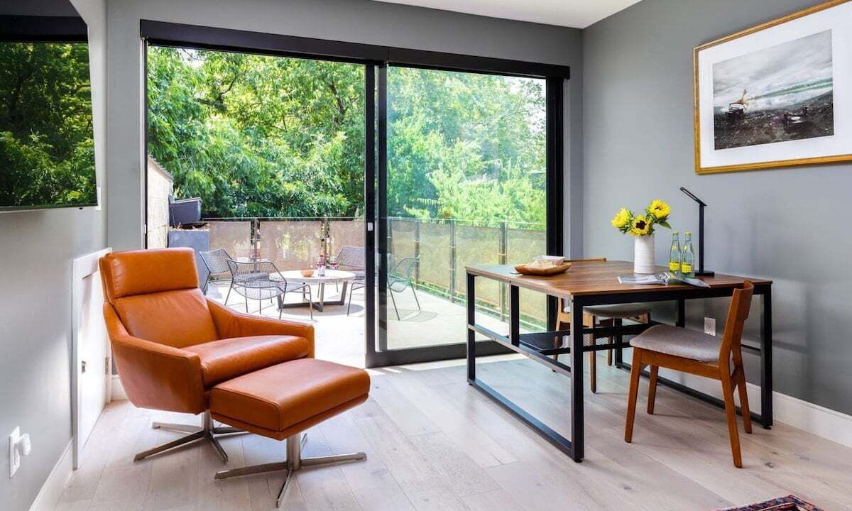 Photo of Livingroom in East Cesar Chavez
