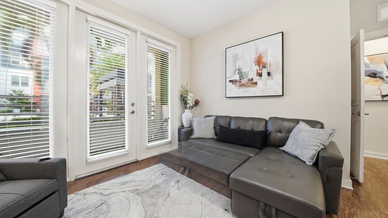 Photo of Livingroom in Courier City - Oscawana