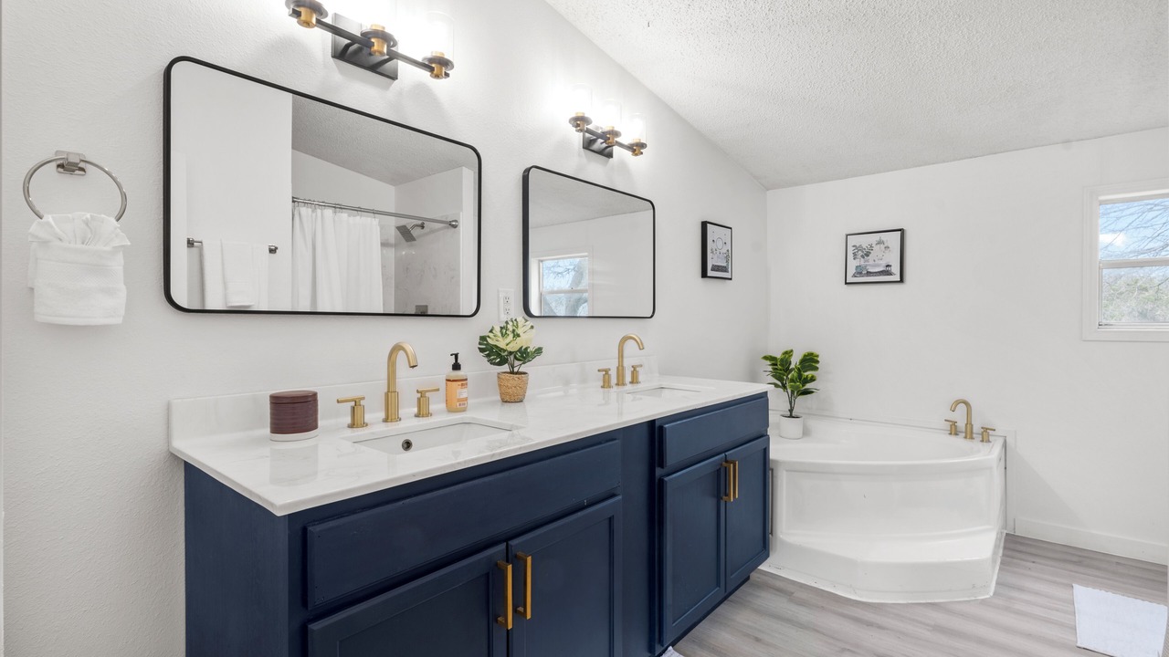 Photo of Bathroom in Canyon Lake
