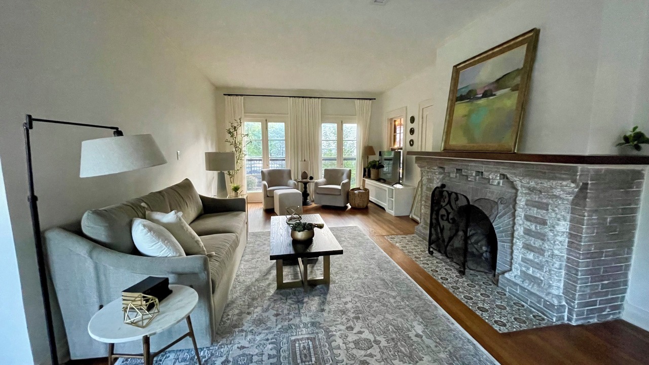 Photo of Livingroom in College Hill