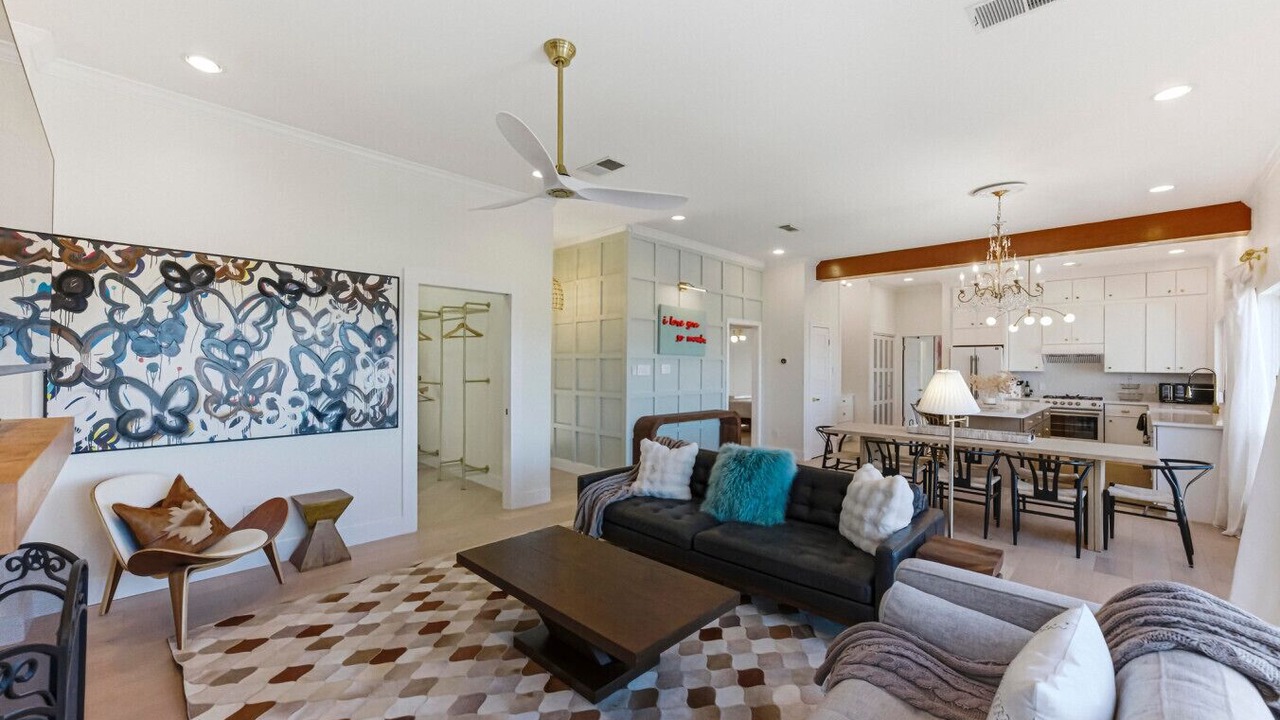 Photo of Livingroom in Barton Hills