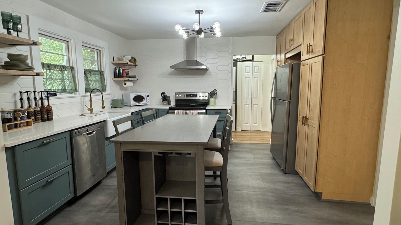 Photo of Kitchen in Bearss Plaza