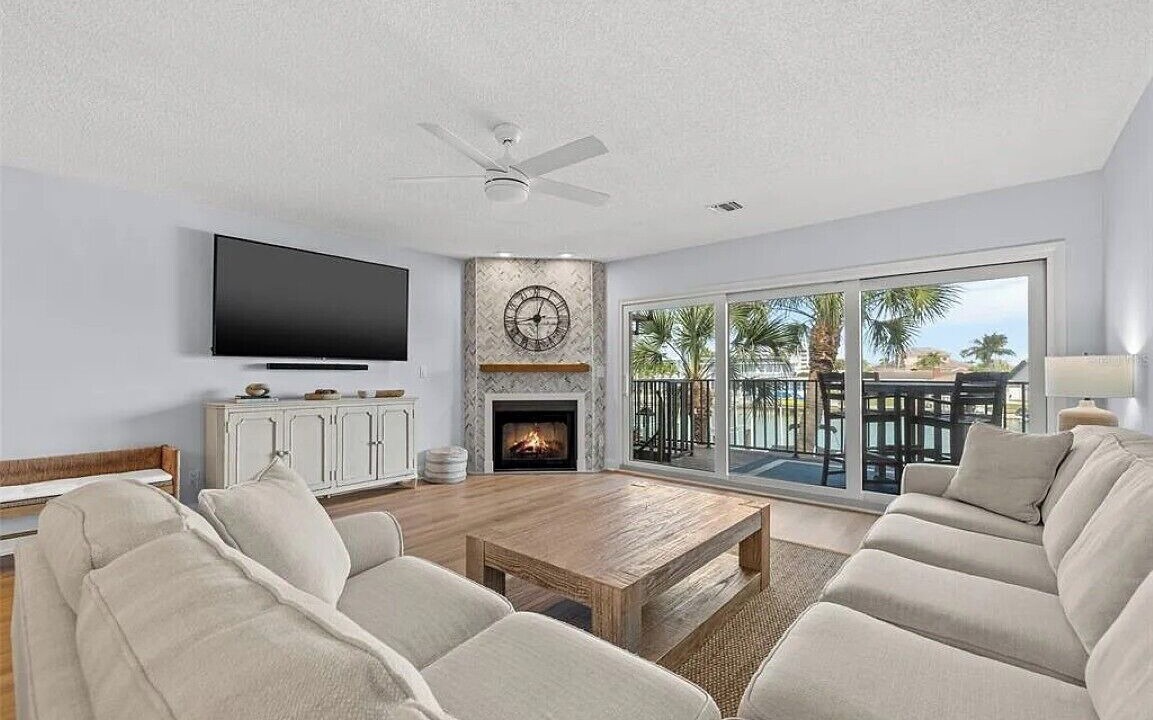 Photo of Livingroom in Island Estate