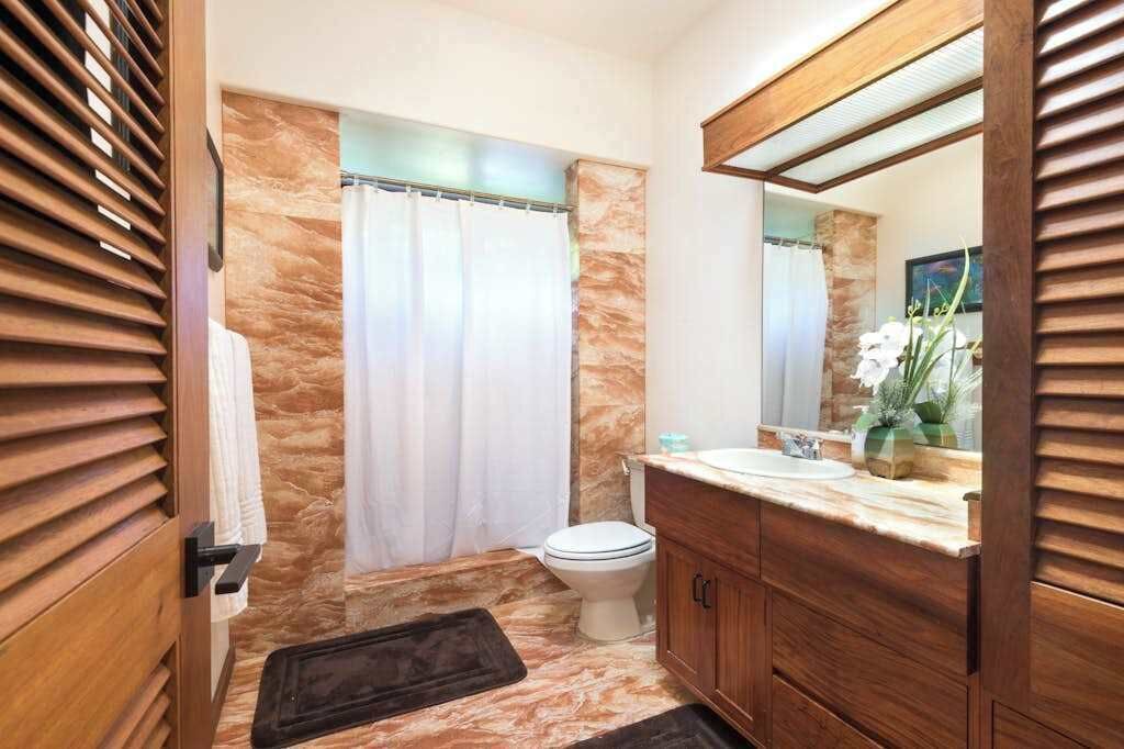 Photo of Bathroom in Kilauea