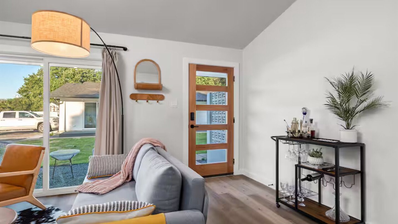 Photo of Livingroom in Barton Hills