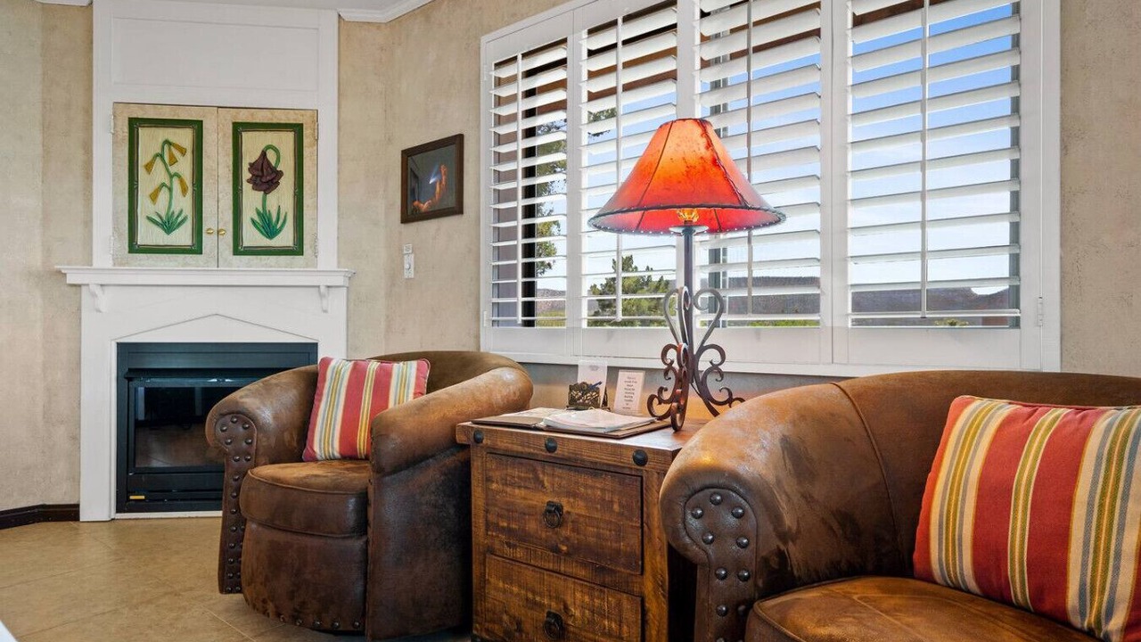 Photo of Livingroom in Oak Creek