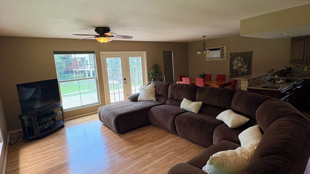 Photo of Livingroom in McQueeney