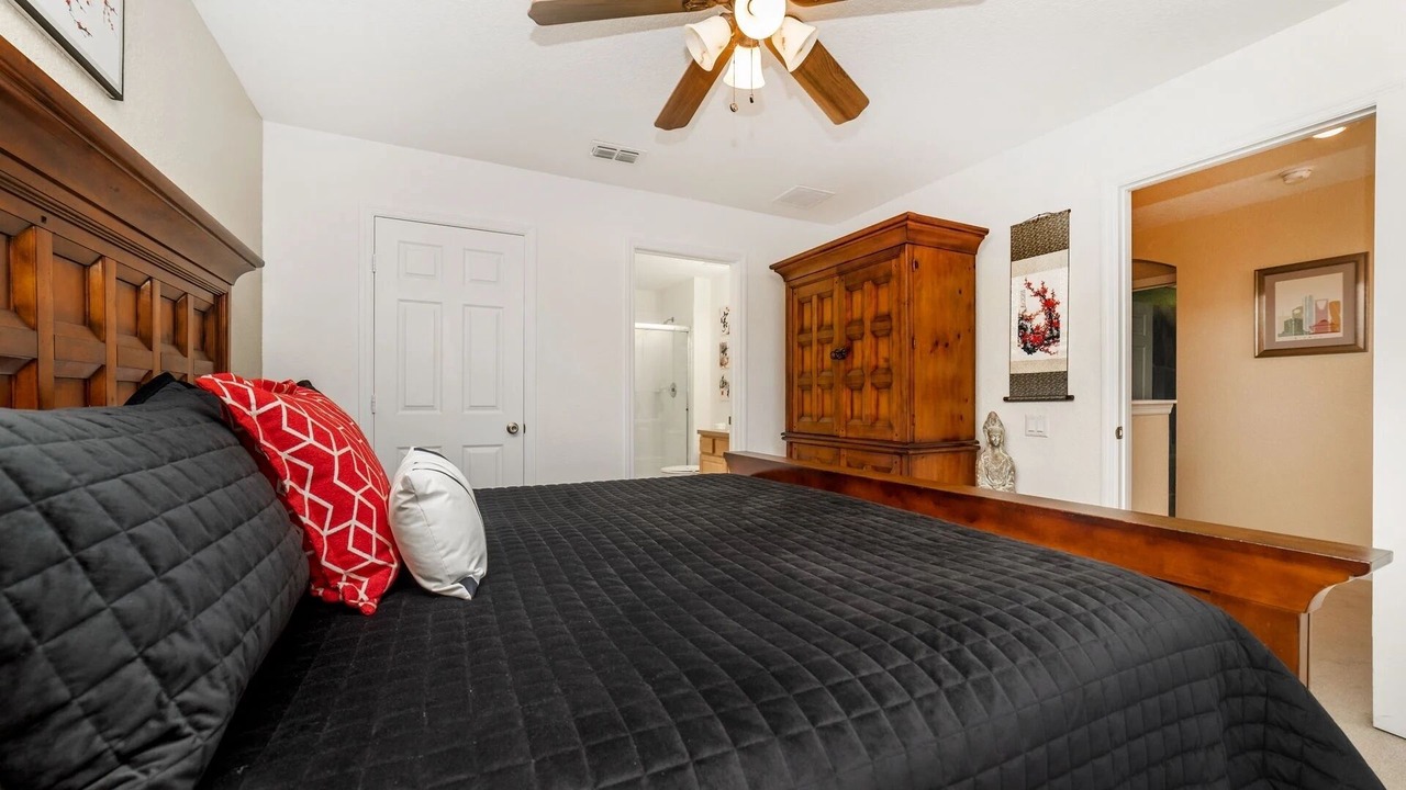 Photo of Bedroom in Bay Lake