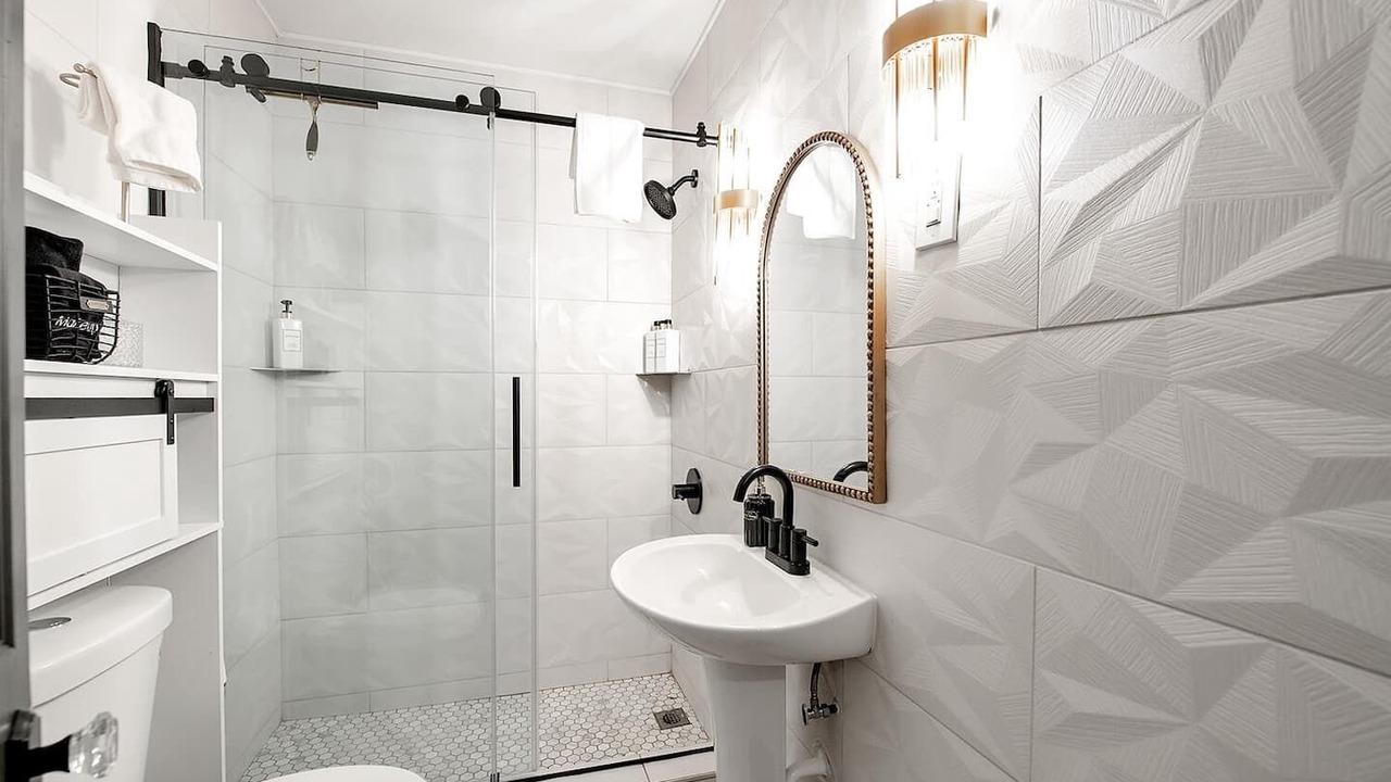 Photo of Bathroom in College Hill