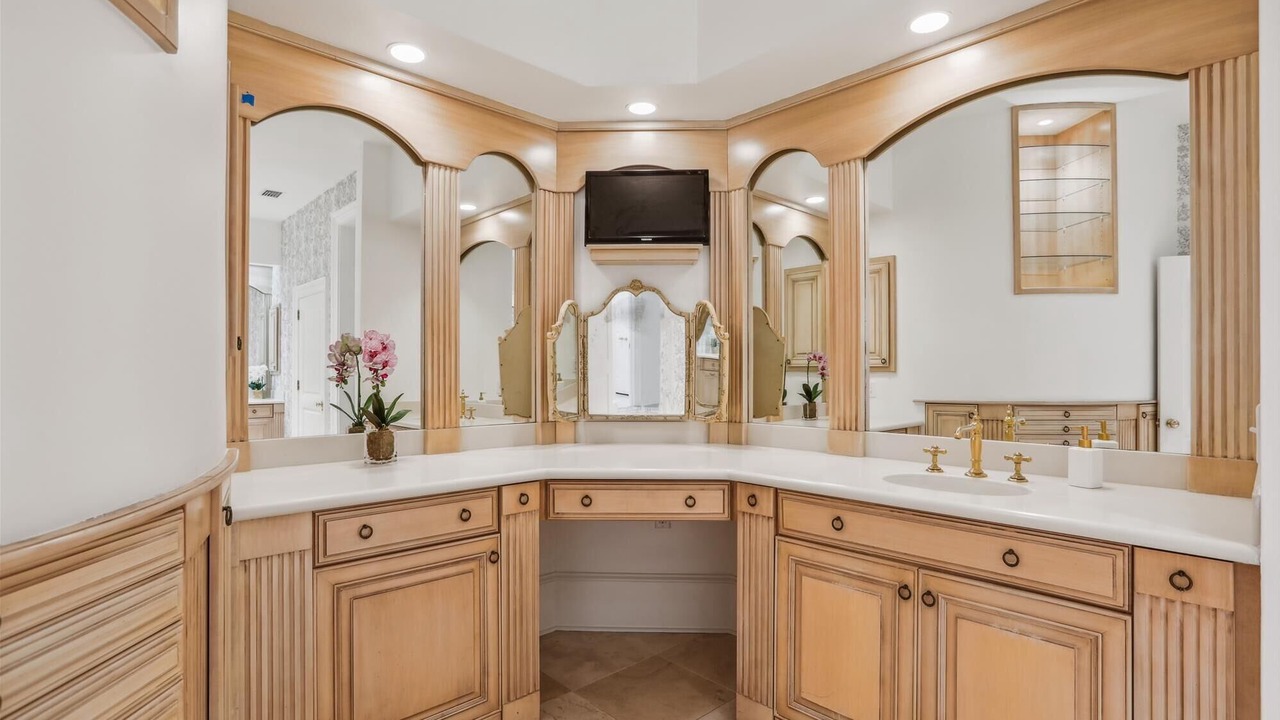 Photo of Bathroom in Historic District - North
