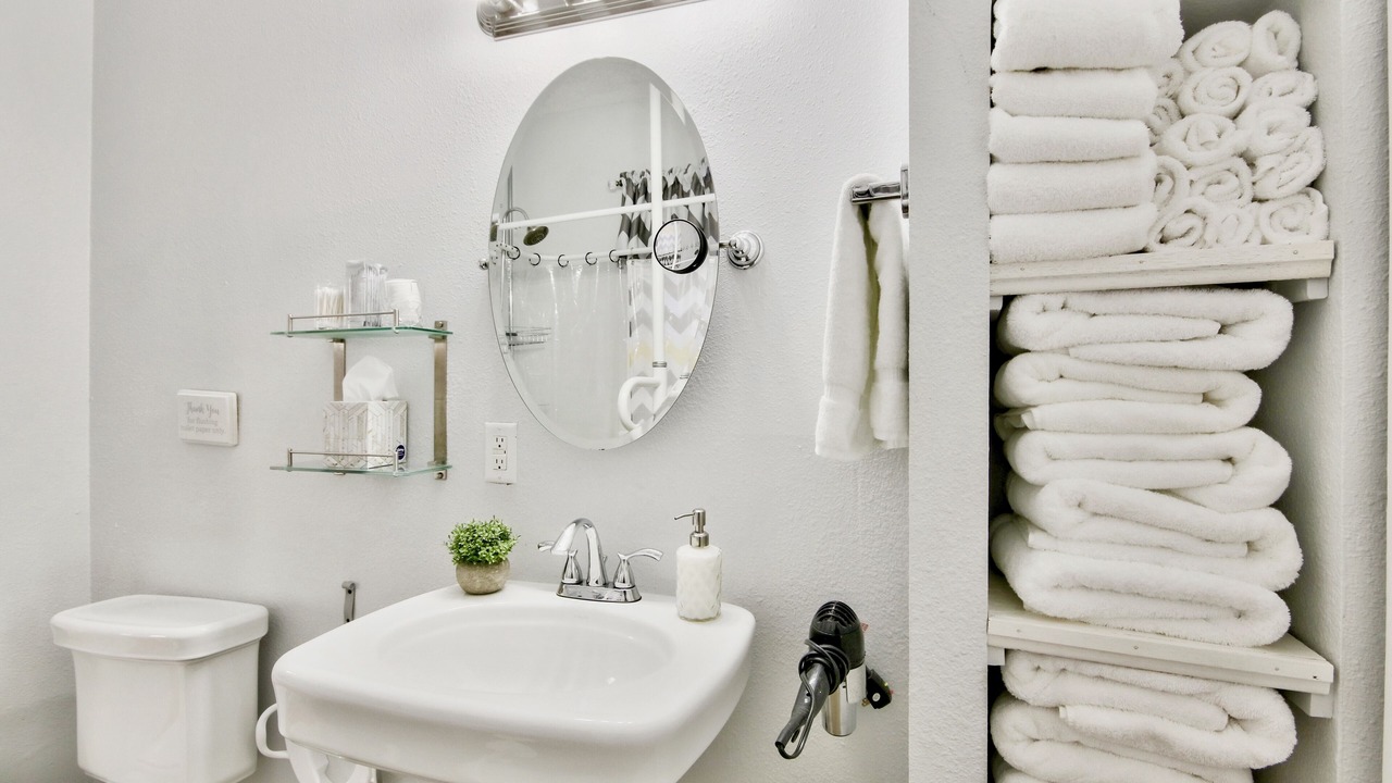 Photo of Bathroom in College Hill