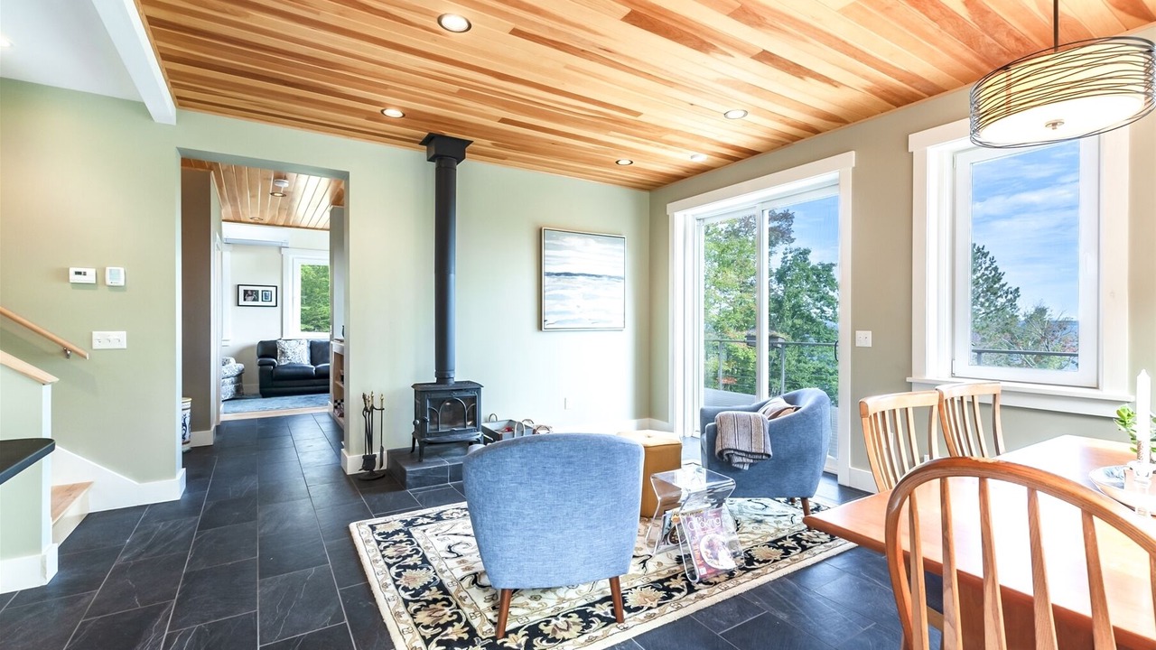 Photo of Livingroom in Northport