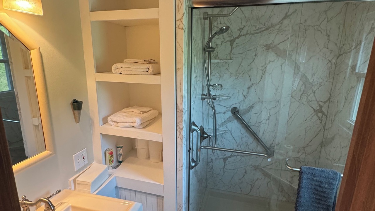 Photo of Bathroom in Louisa