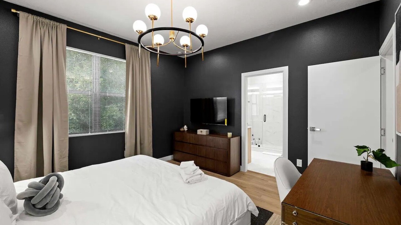 Photo of Bedroom in Pinecrest West Park