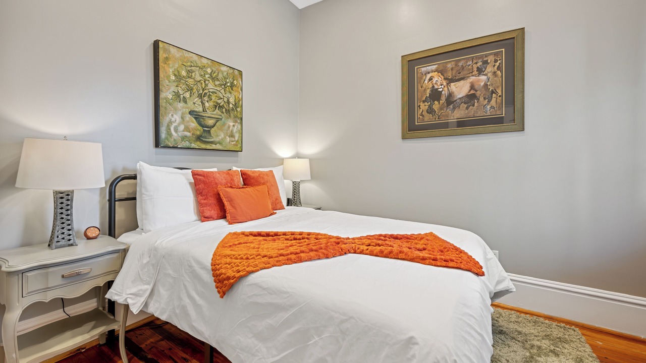 Photo of Bedroom in Historic District - North