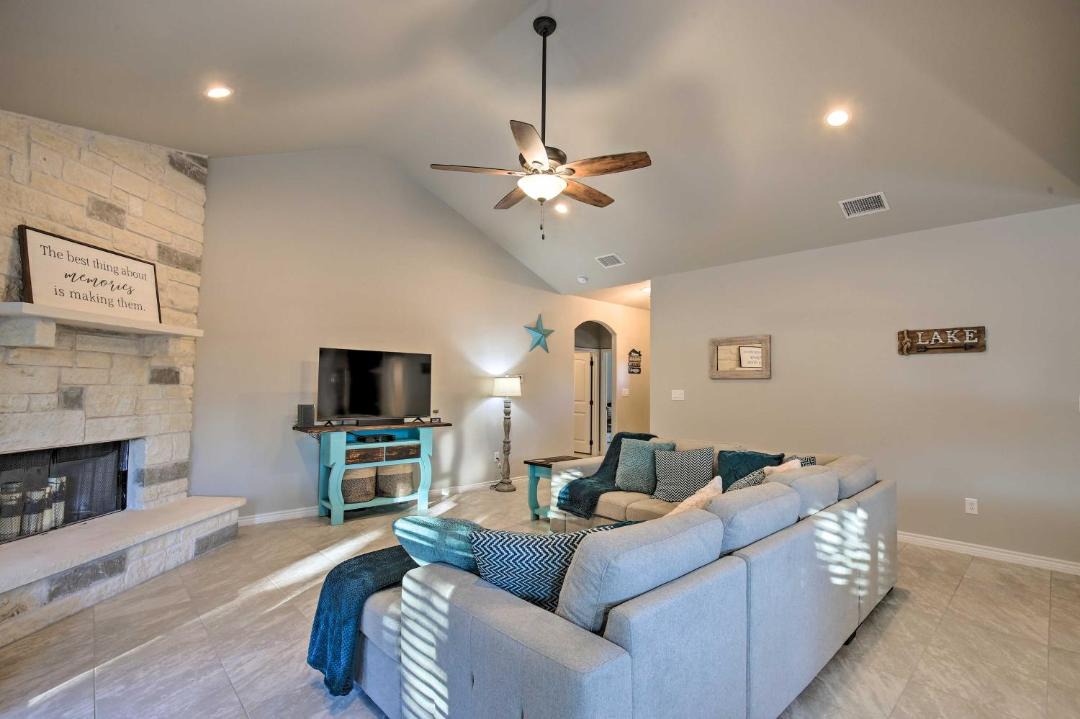 Photo of Livingroom in Canyon Lake
