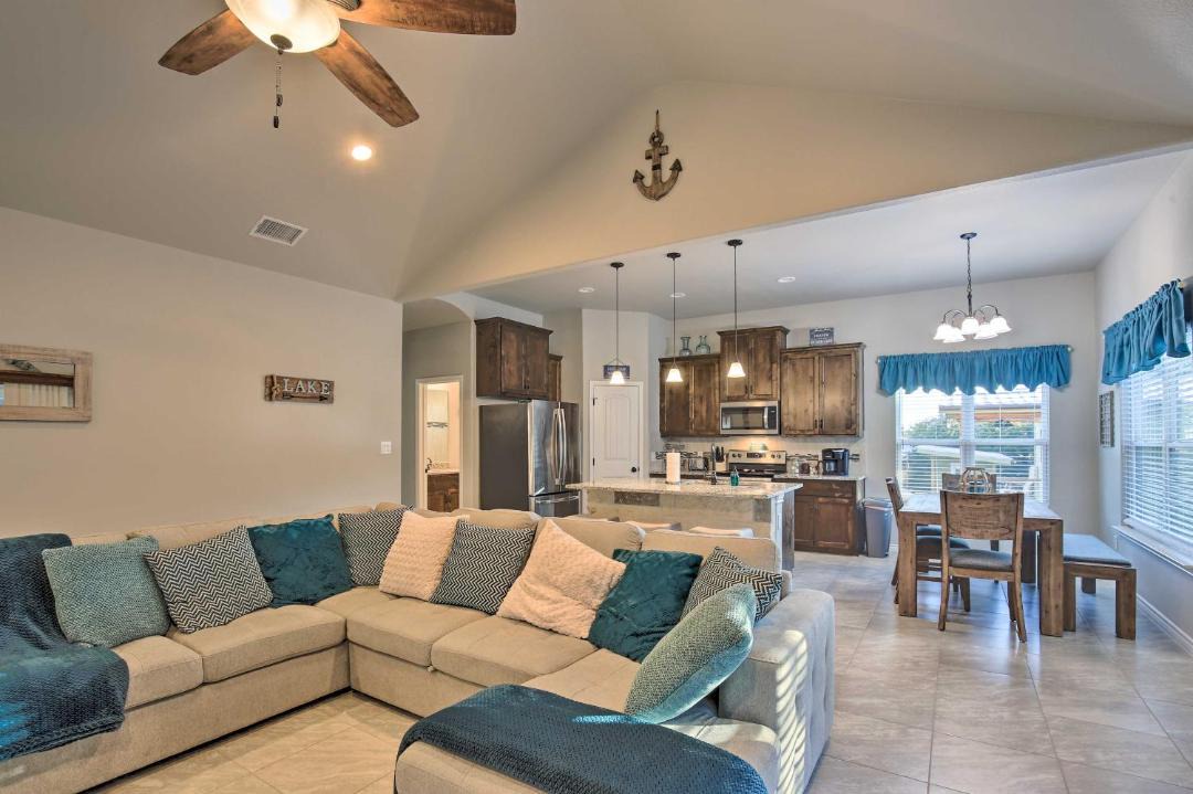 Photo of Livingroom in Canyon Lake