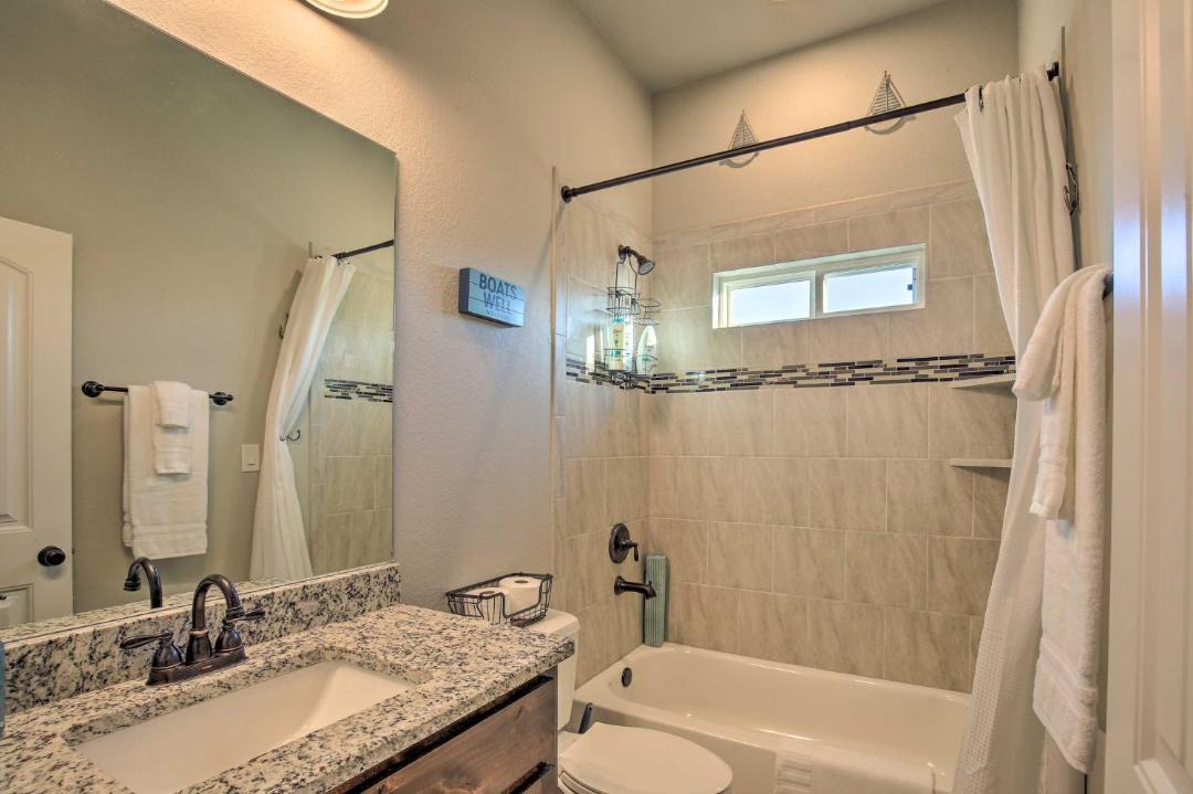 Photo of Bathroom in Canyon Lake