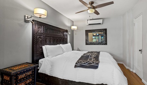 Room, 1 King Bed, Non Smoking, Hot Tub