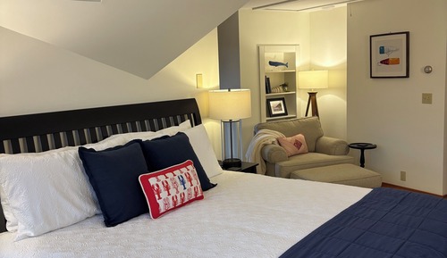 Room, 1 King Bed, Jetted Tub, Bay View (The Crow's Nest)
