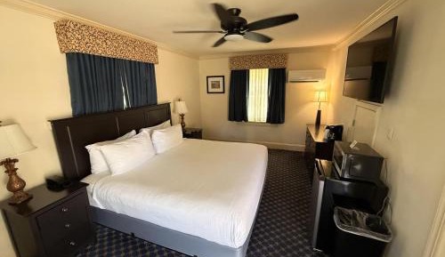 King Room with Walk-in Shower - Non-Smoking