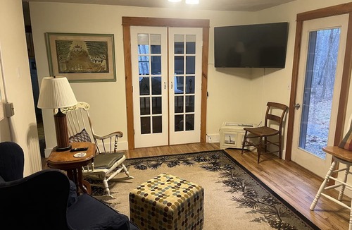 Belfast House | Cozy retreat in the Woods! 10 minutes to Belfast. 1 hour to Acadia. Pets OK.