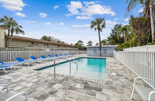 Dunedin Apartment | Dunedin Cottage on Pinellas Trail w/Heated Pool, Walk or Bike to Downtown Dunedin!