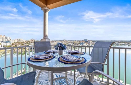 Clearwater Beach Condo | Waterfront Breeze Condo - Pool - Water views