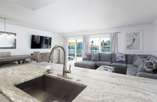 Clearwater Beach Condo | Modern Waterfront Escape Near Beach (U3)