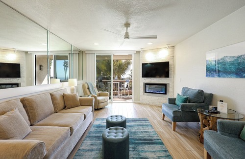 Townsite Condo | Stunning Ocean, Pool, and Garden views from Beautifully Appointed Unit!