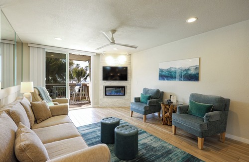 Townsite Condo | Stunning Ocean, Pool, and Garden views from Beautifully Appointed Unit!