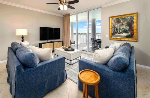 Fort Walton Beach Condo | Penthouse-Directly ON Water-Huge Roof Top Patio-Private Hot Tub-Gorgeous Views!