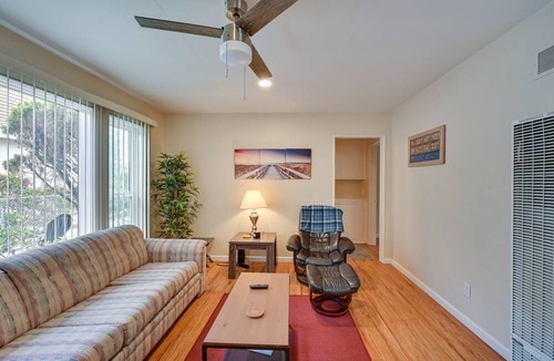 Pacific Beach Apartment | San Diego Gem: Walk to Bay, Beaches & Boardwalk