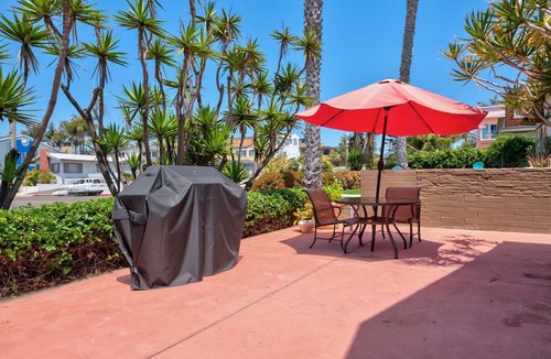 North Pacific Beach Apartment | The Shark - Pacific Beach